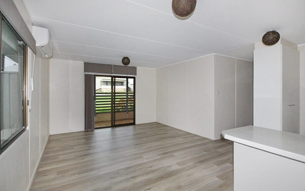 Lounge with entry